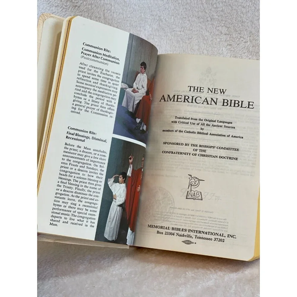 The New American Bible The Holy Bible Memorial‎ Edition Illustrated White Gold